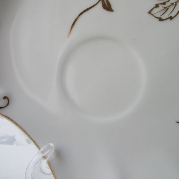 Fine Porcelain Saucer "Golden Grape Leaf", Japan - Picture 7 of 10